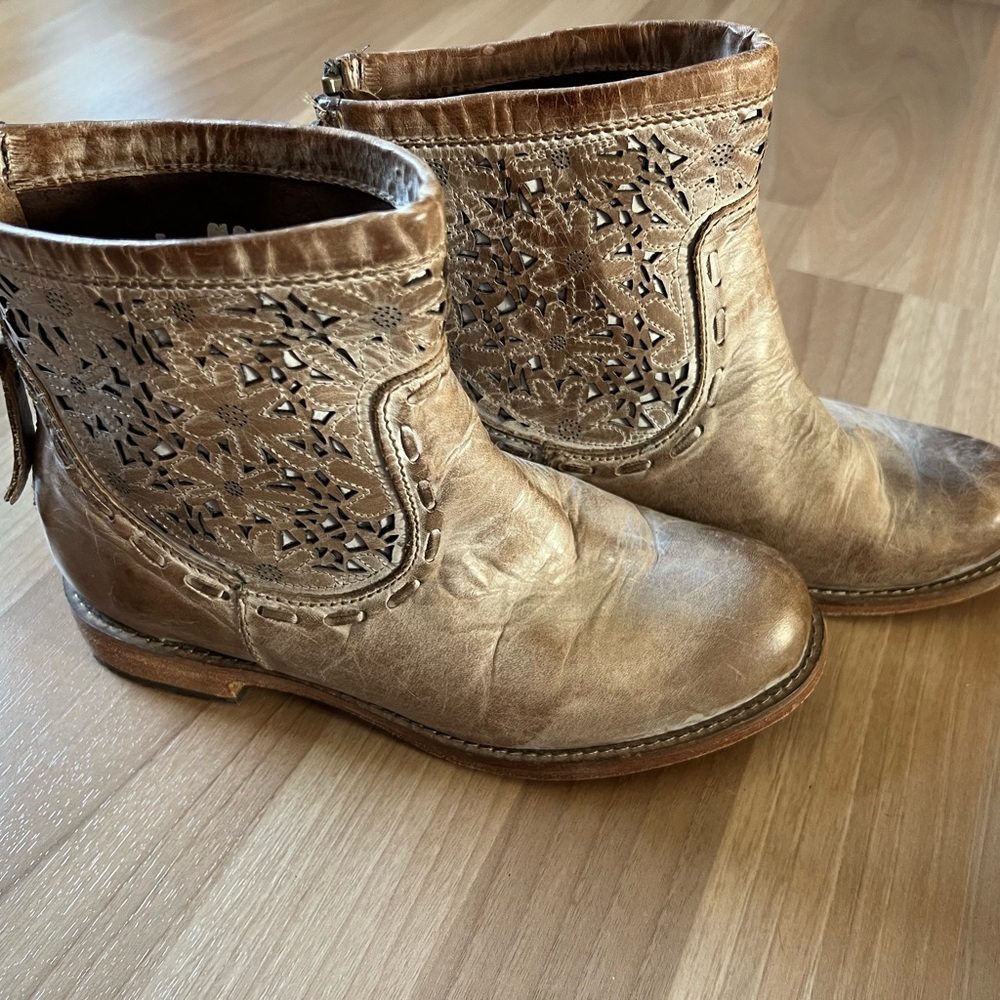 Indie Spirit by CORRAL Women's Taupe Laser-Cut Lace Short Western Boots Size 6M